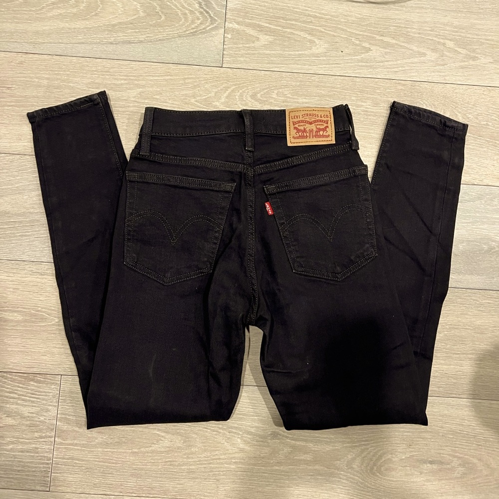 LEVI'S Black Wedgie Skinny Jeans size 24 /00